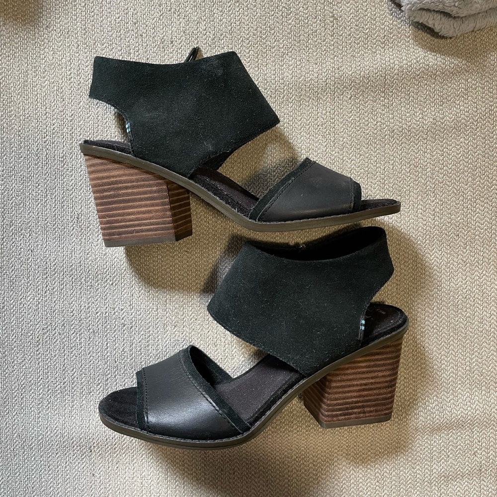 TOMS Majorca Cutout Sandal black suede